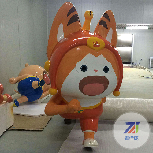 动漫奔跑雕塑