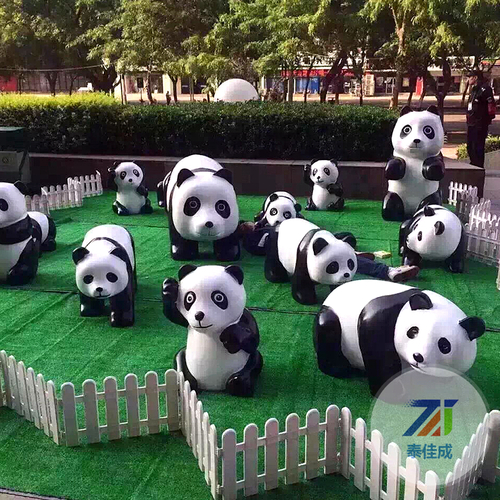 小熊猫雕塑